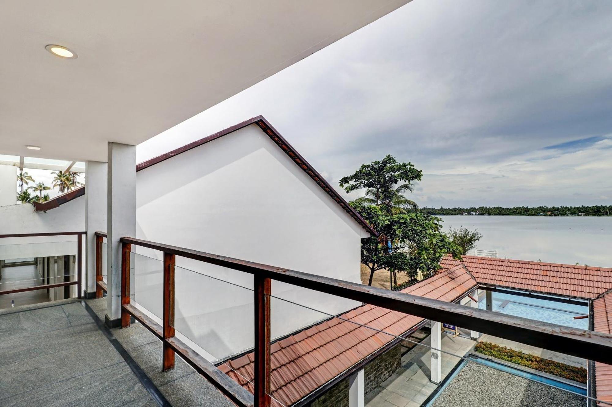 Townhouse Oak Edassery'S Sealine Villa Stay Kochi Kültér fotó
