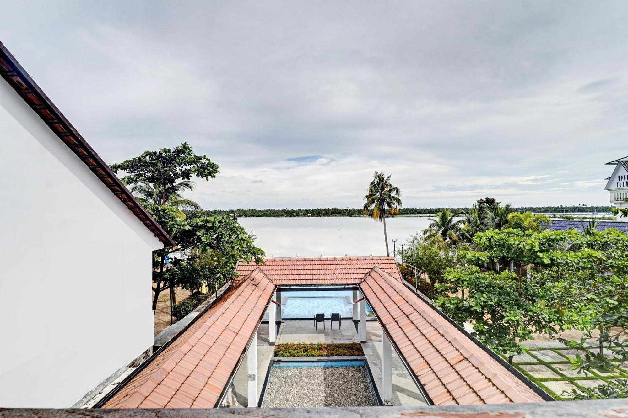 Townhouse Oak Edassery'S Sealine Villa Stay Kochi Kültér fotó
