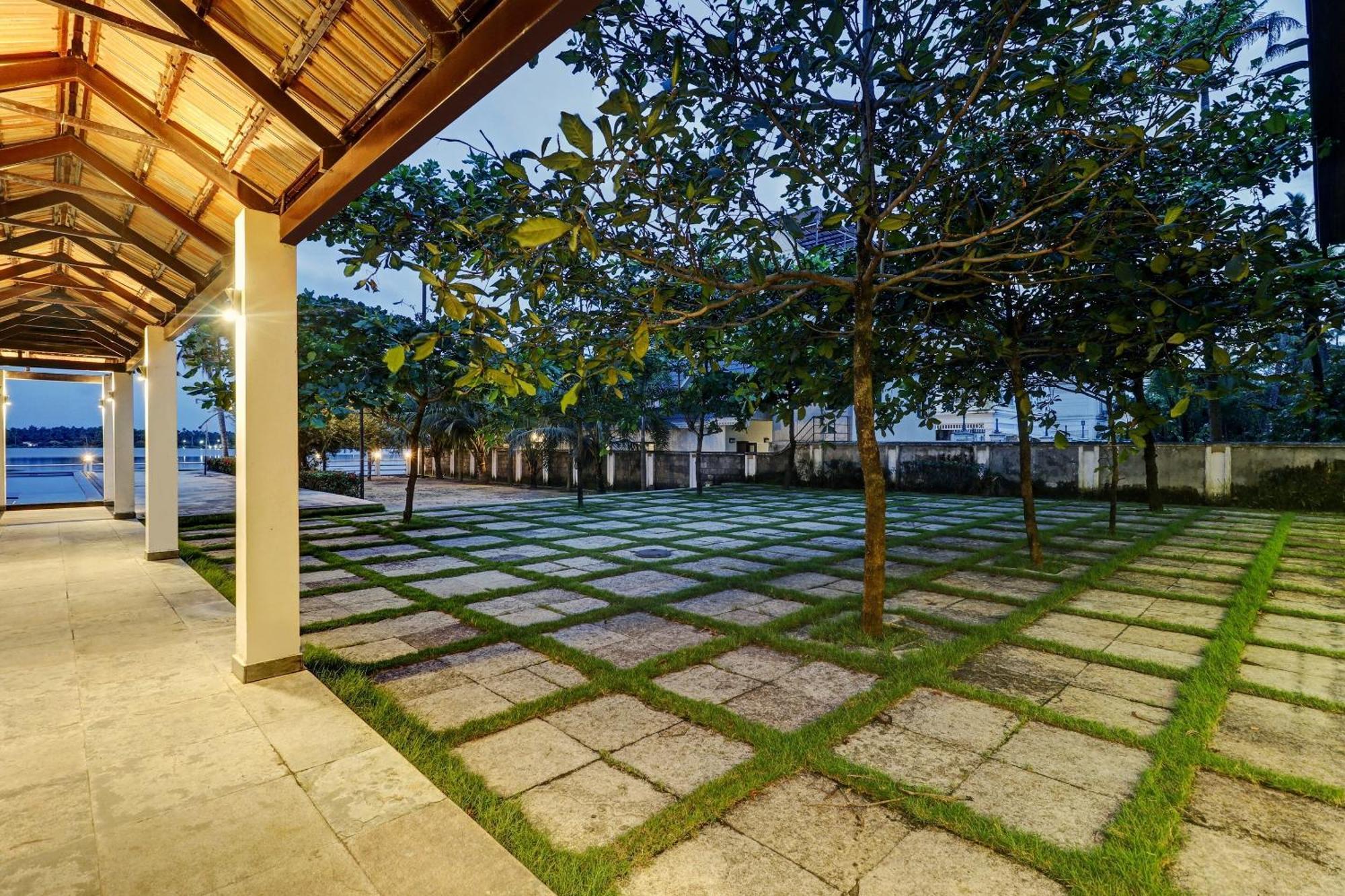 Townhouse Oak Edassery'S Sealine Villa Stay Kochi Kültér fotó